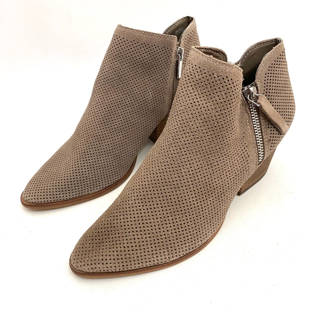 Vince Camuto Chunky Heel Ankle Boots Booties 8 Perfgorated Suede Pointed Toe Zip